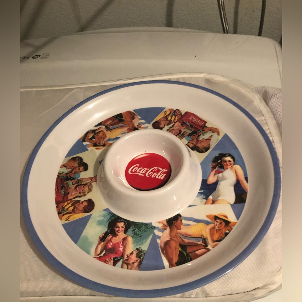 🌴2002 Coca Cola Chip n’ Dip Resin Plate- 892 $25 or $20 w/offer